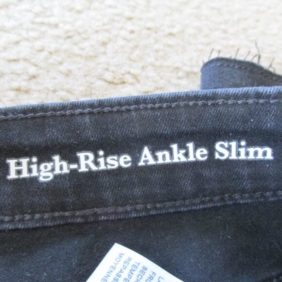 Signature Levi Strauss High Rise Ankle Slim Jeans Womens Size 4 Black Distressed - Picture 5 of 9